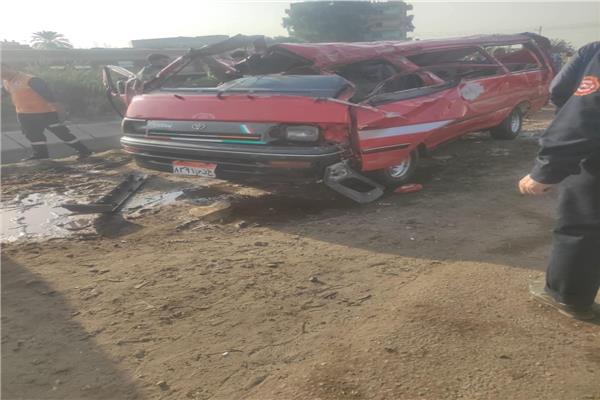 انقلاب ميكروباص بترعة بالغربية 