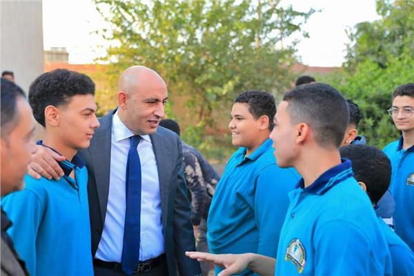 وزير التربية والتعليم يجري جولة مفاجئة بعدد من مدارس محافظة الدقهلية