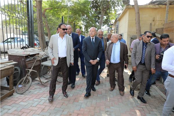  د. إبراهيم صابر محافظ القاهرة  خلال الجولة 