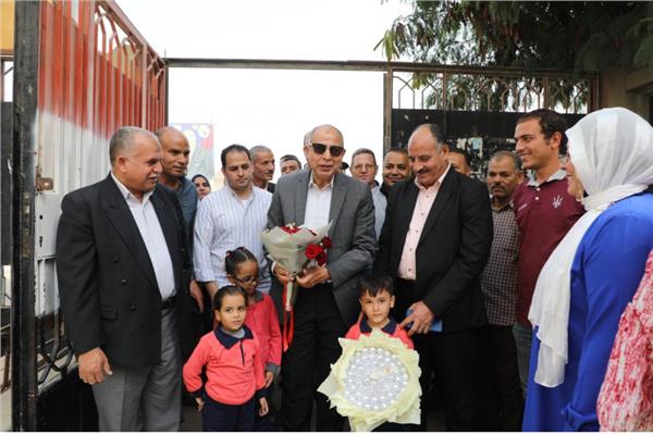 محافظ المنيا يتابع انتظام الدراسة بمدرسة سمالوط الحديثة