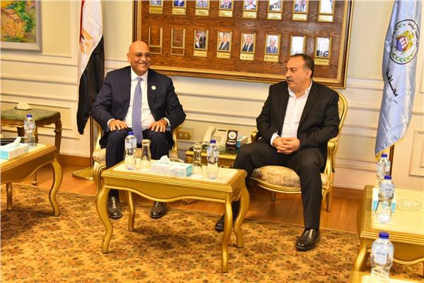 محافظ أسيوط يستقبل رئيس جهاز تنمية المشروعات
