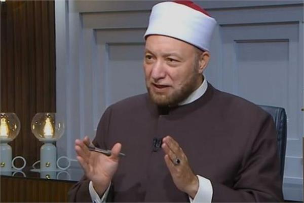 الشيخ عويضة عثمان  أمين الفتوى بـ دار الإفتاء المصرية