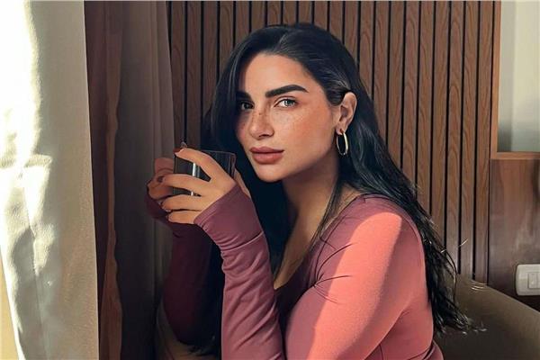  الفنانة جوري بكر 