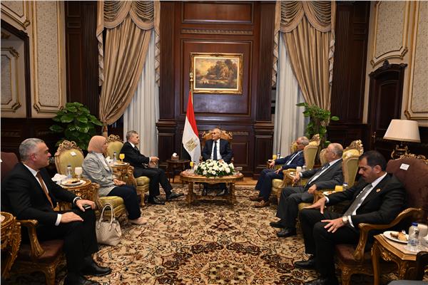 رىيس مجلس الشيوخ يستقبل رىيس هيىة قناه السويس لتهنئته بتوليه رىاسه مجلس الشيوخ ‎