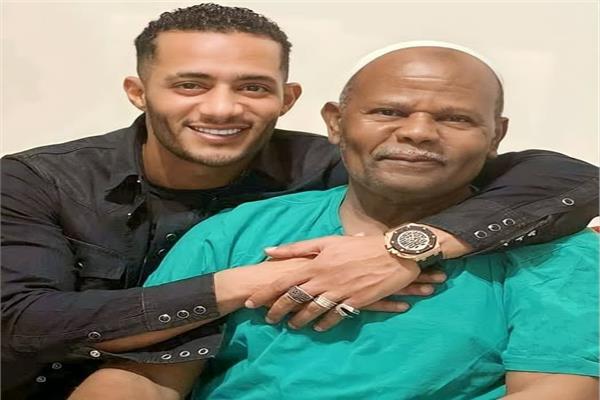 محمد رمضان مع والده