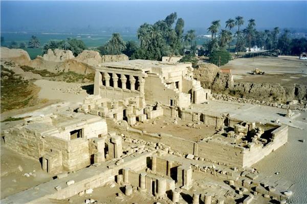 معبد دندرة تحفة أثرية على أرض قنا