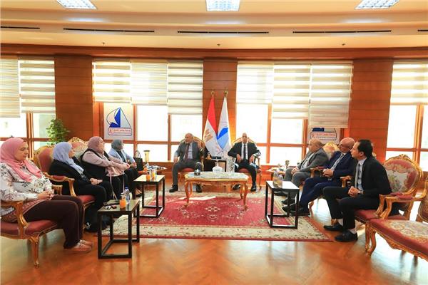 وفد من الهيئة القومية لضمان جودة التعليم والاعتماد  يزور كلية طب الأسنان بجامعة كفر الشيخ 