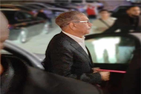 حضور سيد رجب لعزاء والد محمد رمضان بمسجد الشرطة