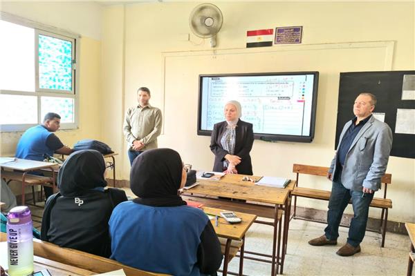 مدير مديرية التربية والتعليم بالقاهرة تتابع سير اليوم الدراسي