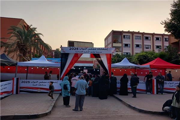 انتخابات النواب 2025.. تزاحم الناخبين علي اللجان الانتخابية بميت عقبة