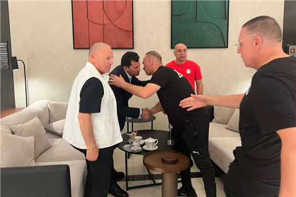 جانب من زيارة وزير الرياضة لمنتخب مصر