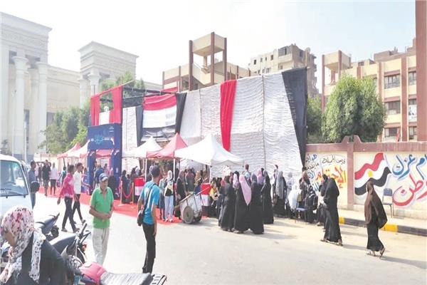 إقبال كبير من أهالى أمبابة