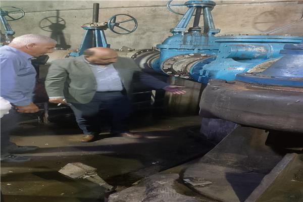 رئيس مياه القناة يتفقد انتظام سير العمل بالمحطات وشبكات صرف الأمطار