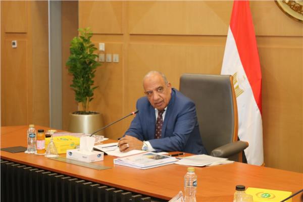 الدكتور محمود عصمت وزير الكهرباء 