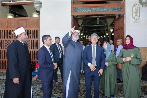  البروفيسور جيفري ساكس داخل الجامع الأزهر