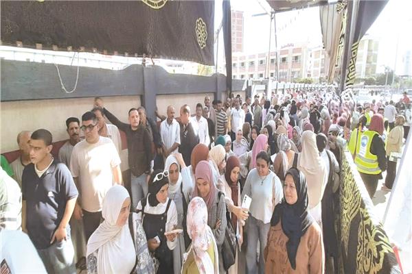 جانب من اجتماع غرفة عمليات الهيئة الوطنية للانتخابات