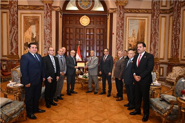رئيس مجلس الشيوخ يستقبل رئيس نادي قضاة الإسكندرية السابق