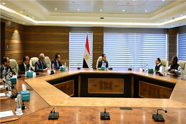 رئيس الوزراء يلتقى وزير الصحة والكيماويات والأسمدة الهندي      