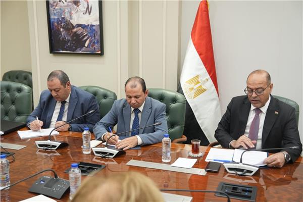 وزير العمل والبنك الدولي يبحثان التعاون لتنفيذ الاستراتيجية الوطنية للتشغيل 