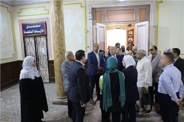 محافظ القاهرة يتفقد اللجان المعدة لاستقبال الناخبين المشاركين بالتصويت فى انتخابات مجلس النواب  