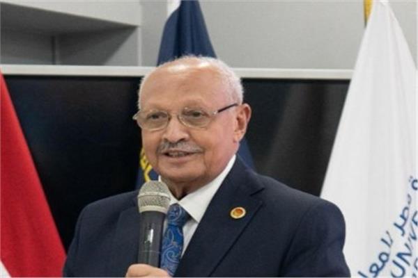 الدكتور أحمد حمد القائم بأعمال رئيس جامعة مصر للمعلوماتية