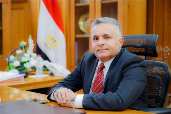 أشرف حنيجل رئيس جامعة السويس