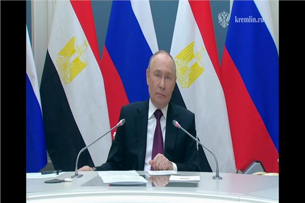 الرئيس الروسي فلاديمير بوتين عبر الفيديو كونفرانس في مراسم تركيب وعاء ضغط مفاعل الضبعة
