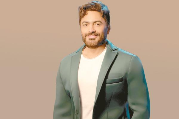 الفنان تامر حسنى