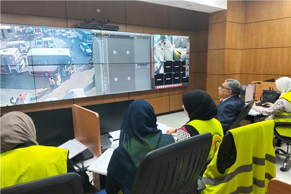 اللواء طارق مرزوق يتفقد سير العمل داخل مركز الشبكة الوطنية للطوارئ والسلامة العامة 