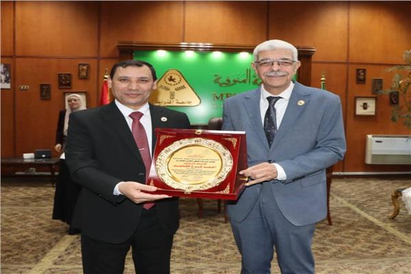 رئيس جامعة المنوفية، جانب من التكريم