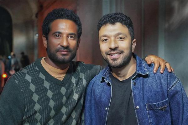 المخرج أحمد خالد موسى و الفنان عمرو سعد في أول صورة من مسلسل "الريس"