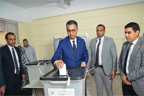 وزير التموين يدلي بصوته في انتخابات مجلس النواب 