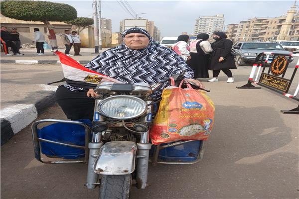 سيدة من ذوى الهمم تشارك فى انتخابات بالشرقية