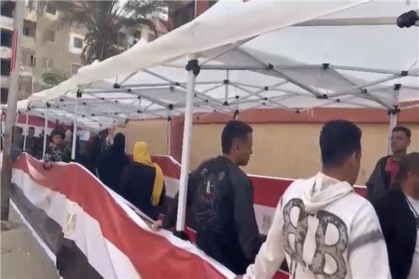 اقبال كبير من المواطنين للادلاء باصواتهم في الانتخابات البرلمانية