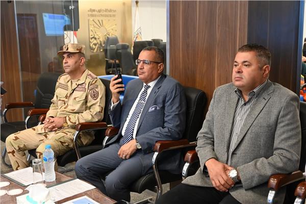 محافظ جنوب سيناء يشرف علي سير العملية الانتخابية من داخل مركز الشبكة الوطنية