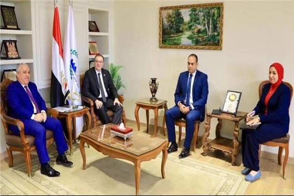 رئيس الجهاز المركزي للتنظيم والإدارة يستقبل رئيس الهيئة الوطنية للصحافة