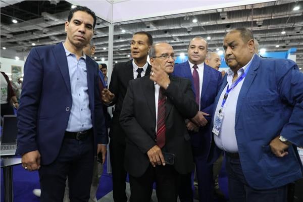 رئيس القابضة يتفقد جناح الوكالة الألمانية للتعاون الدولي GIZ