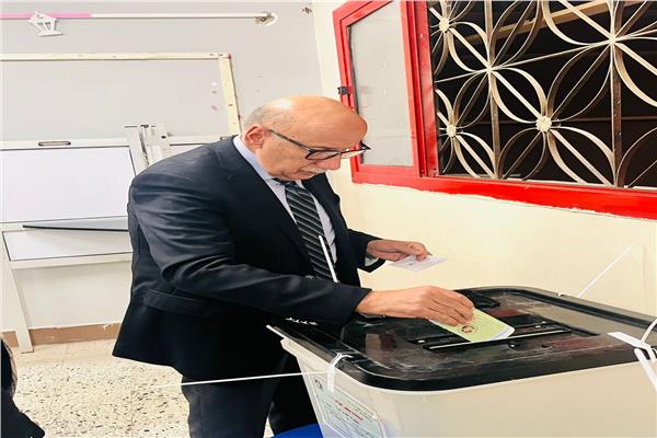 رئيس مكمة النقض يُدلي بصوته في انتخابات مجلس النواب