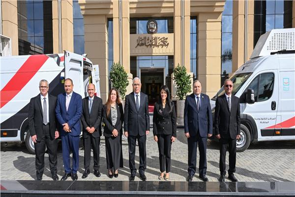 النيابة العامة تُسلم وزارة التخطيط مركباتٍ ذكية لتقديم خدماتها الرقمية للمواطنين