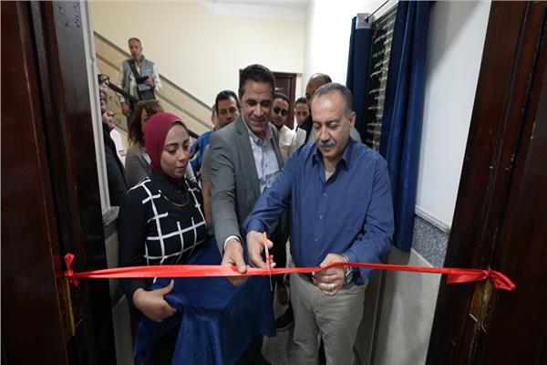 محافظ أسيوط يفتتح صالات الأنشطة
