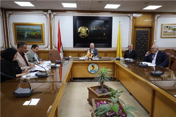 الدكتور عصام فرحات رئيس جامعة المنيا