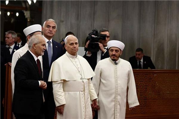 البابا لاوون الرابع عشر يزور الجامع الأزرق في إسطنبول - صورة أرشيفية