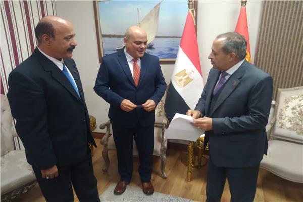 اجتماع محافظ بورسعيد ورئيس الهيئة العامة لتعليم الكبار