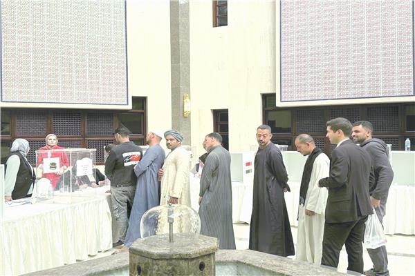 المصريون بالخارج يبدأون التصويت فى جولة الإعادة
