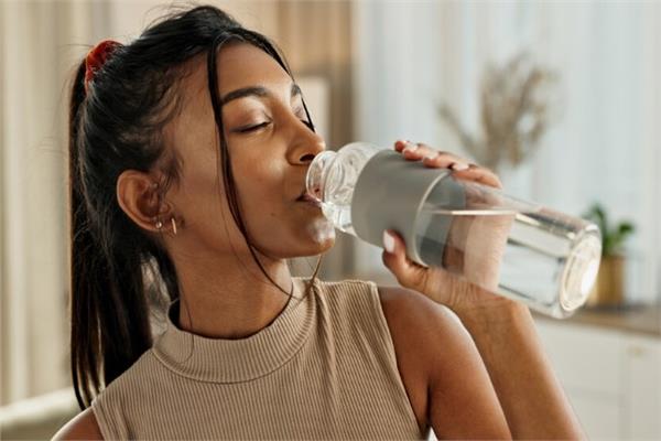 خطورة شرب المياه المعبأة