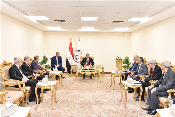 وزير الدولة للإنتاج الحربي يستقبل رئيس هيئة الصناعات الدفاعية التركية