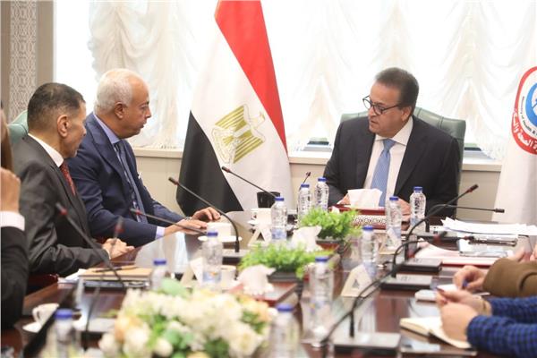 وزير الصحة والسكان د. خالد عبد الغفار خلال اللقاء