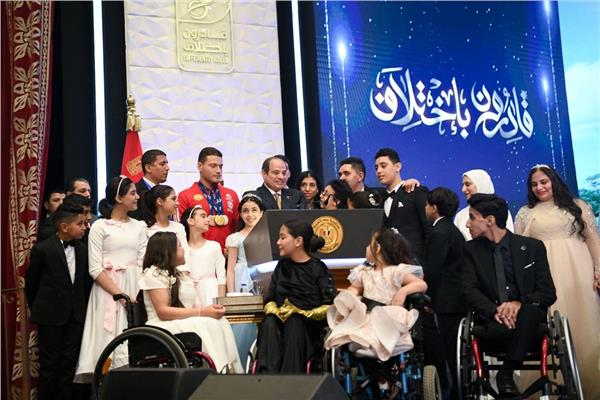 الرئيس السيسي خلال إحدى الاحتفاليات بذوي الهمم