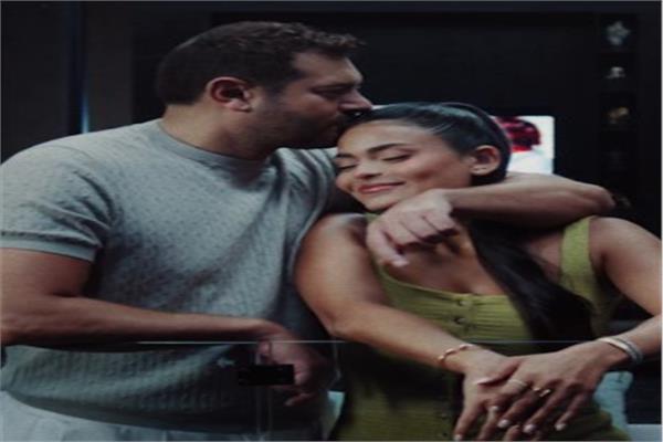 الفنان عمرو يوسف وأسماء جلال 