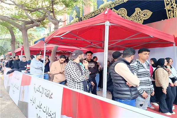 إقبال من الناخبين على لجان الرمل بالإسكندرية